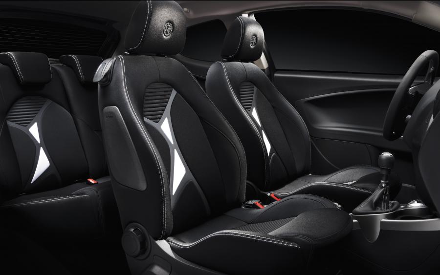 Интерьер Alfa Romeo MiTo Junior (955) 2014 года  (фото 7 из 10)